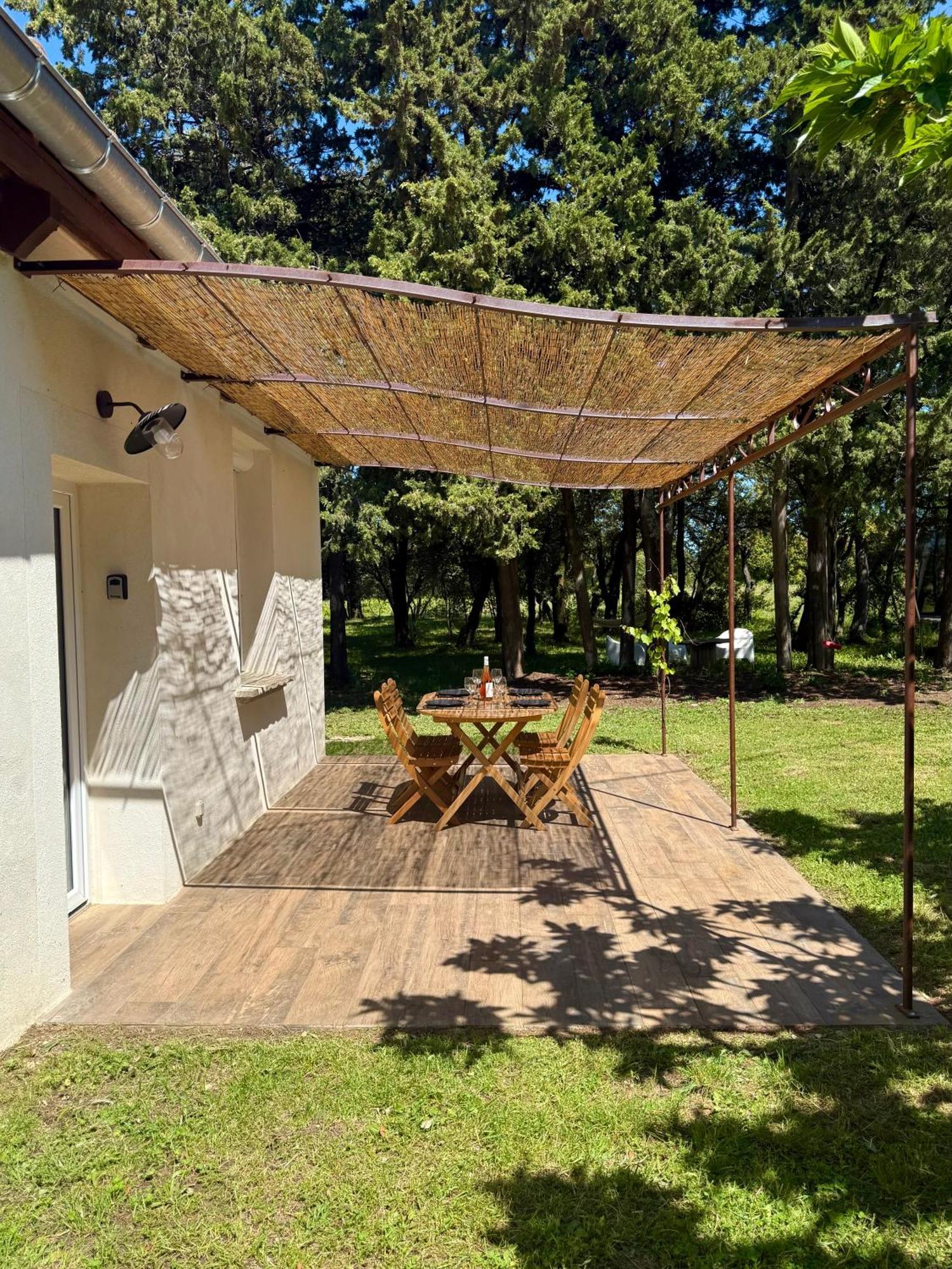Maisonnette Avec Petite Foret Valréas Exterior photo