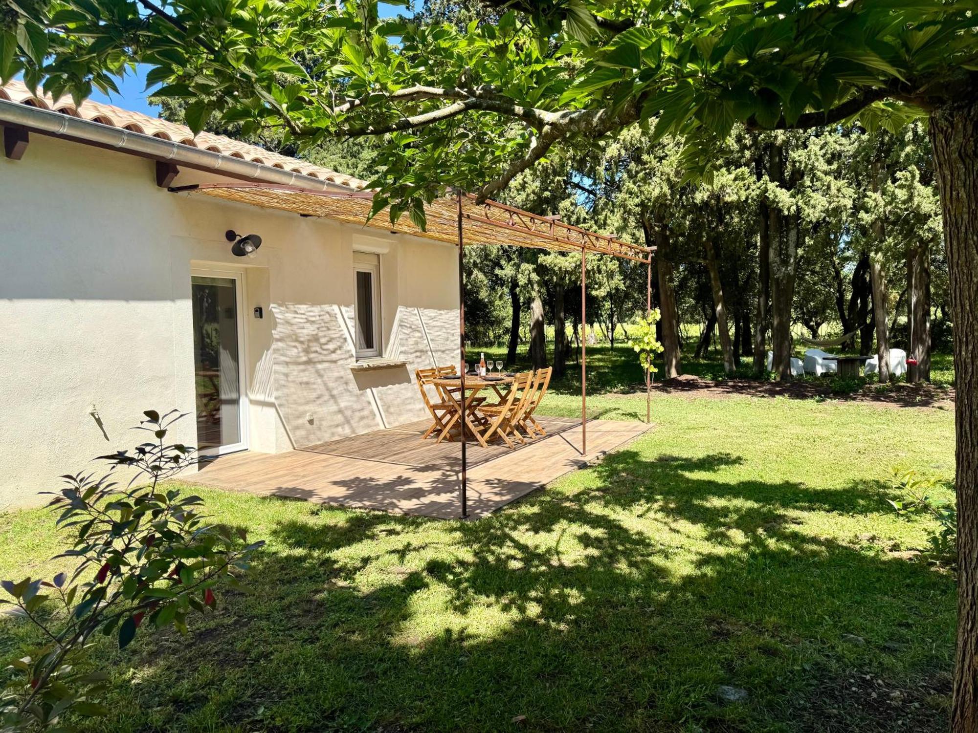 Maisonnette Avec Petite Foret Valréas Exterior photo